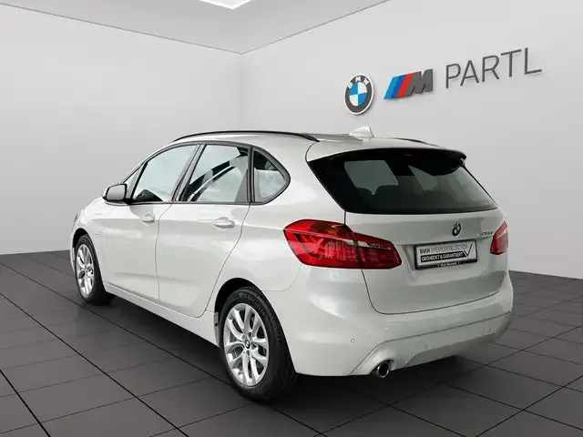 BMW 225