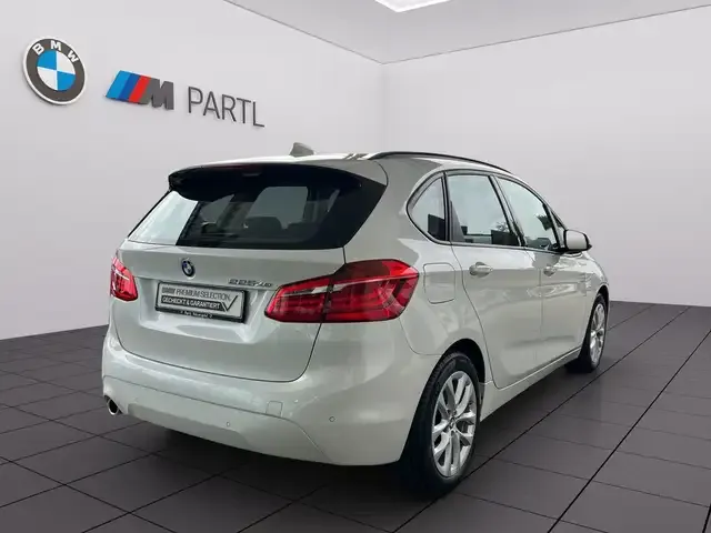 BMW 225