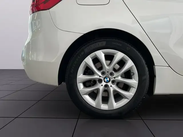 BMW 225