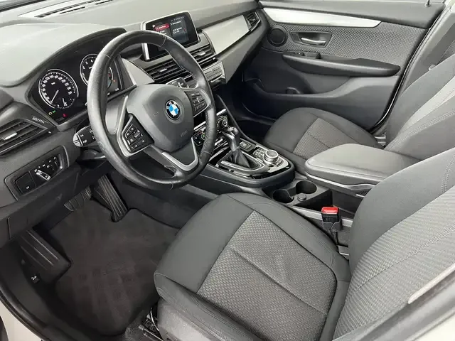 BMW 225