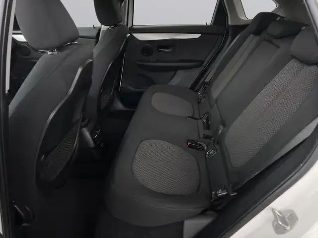 BMW 225