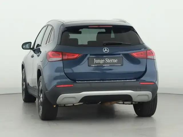 Mercedes-Benz GLA 220