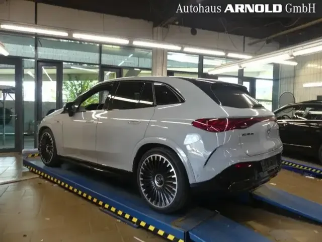 Mercedes-Benz EQE SUV