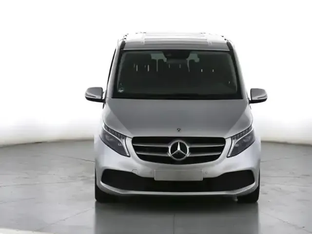 Mercedes-Benz V 220