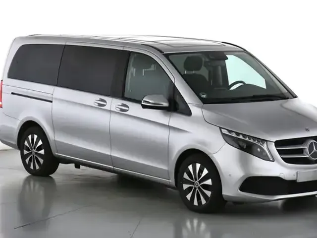Mercedes-Benz V 220