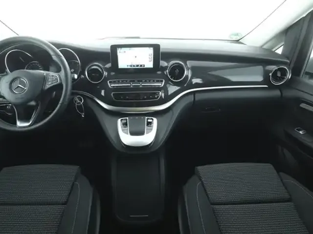 Mercedes-Benz V 220
