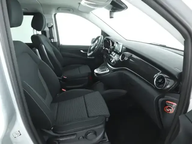 Mercedes-Benz V 220