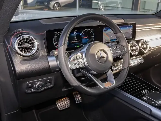 Mercedes-Benz EQB 300