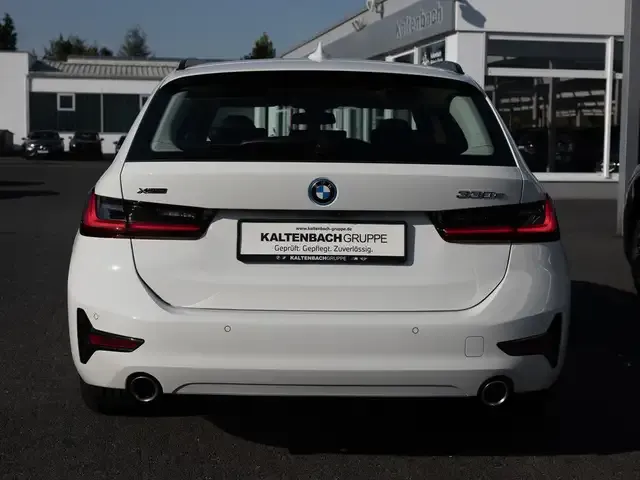 BMW 330