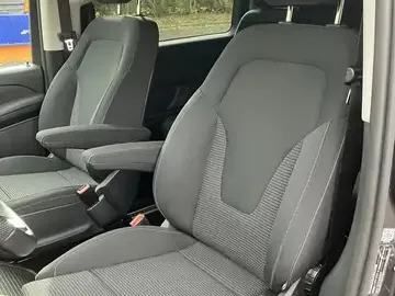 Mercedes-Benz V 220