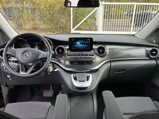 Mercedes-Benz V 220