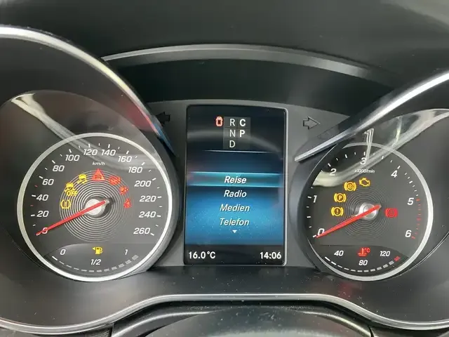 Mercedes-Benz V 220