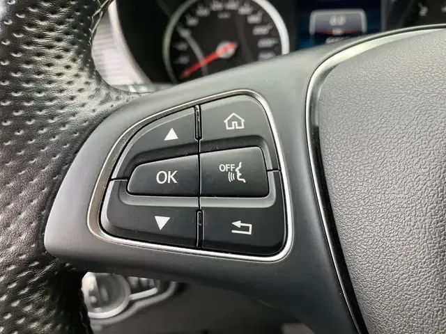 Mercedes-Benz V 220