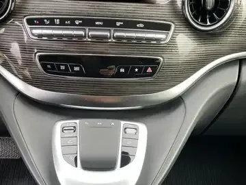 Mercedes-Benz V 220