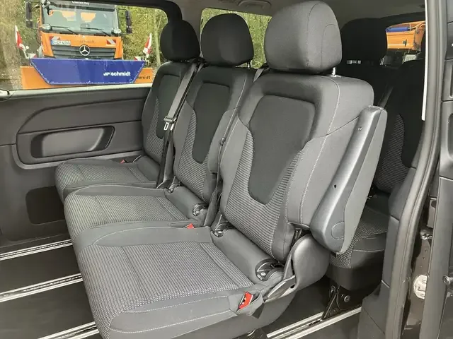 Mercedes-Benz V 220