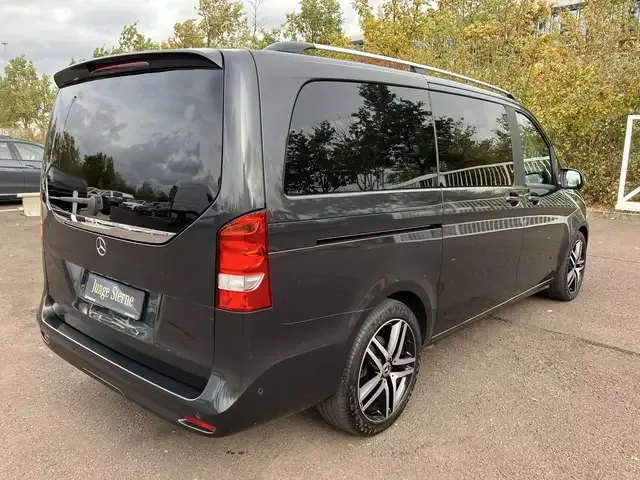 Mercedes-Benz V 220