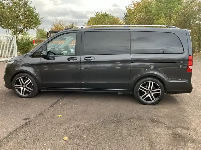 Mercedes-Benz V 220