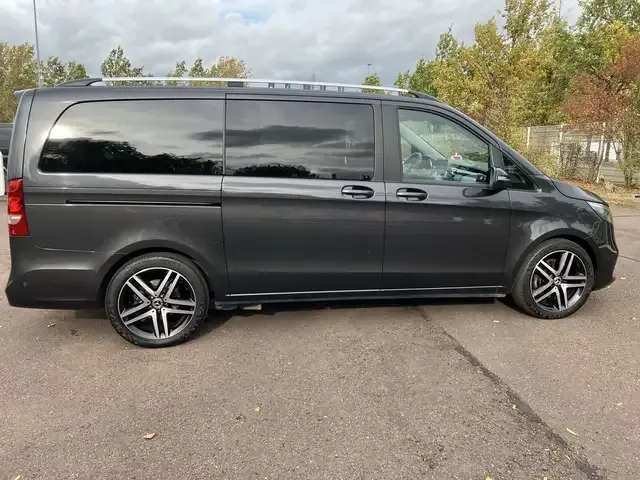 Mercedes-Benz V 220