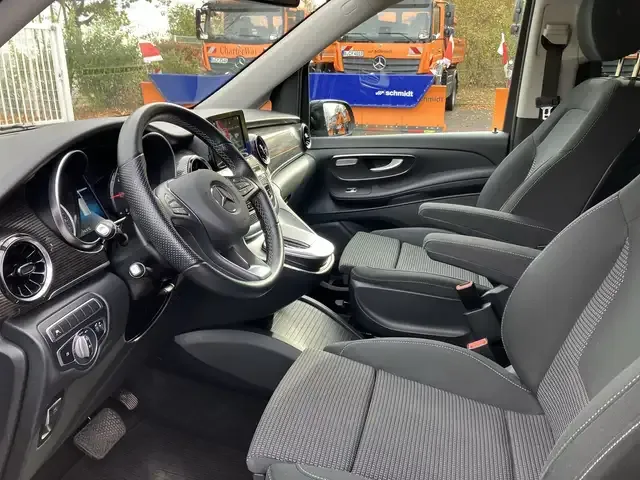 Mercedes-Benz V 220