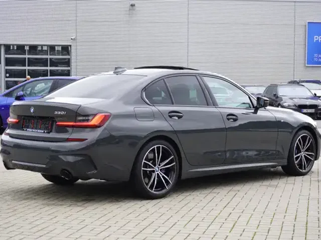 BMW 330