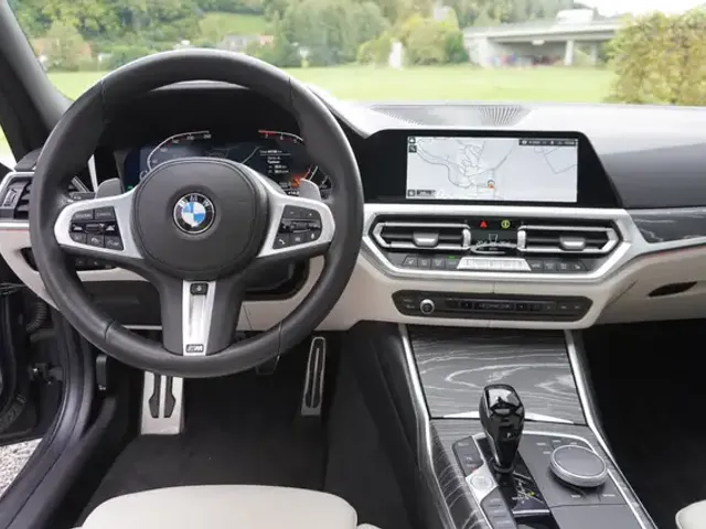 BMW 330