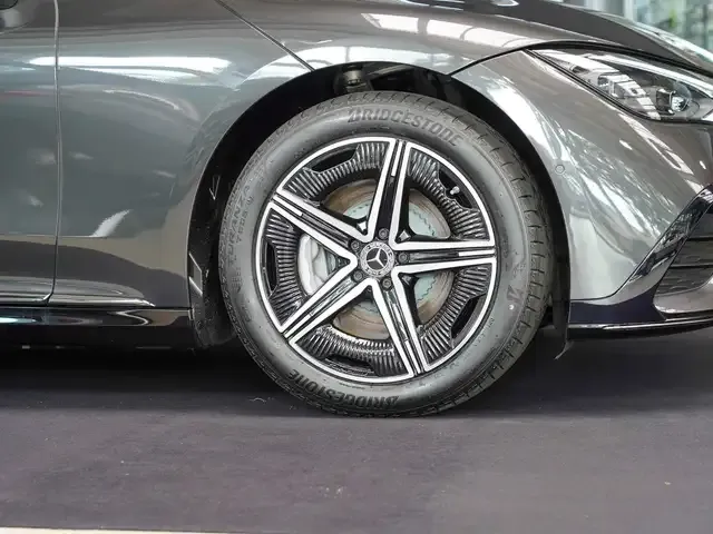 Mercedes-Benz EQE 300