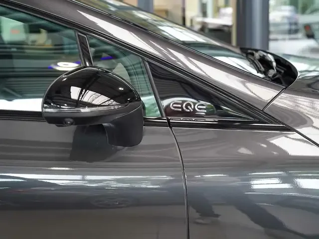 Mercedes-Benz EQE 300