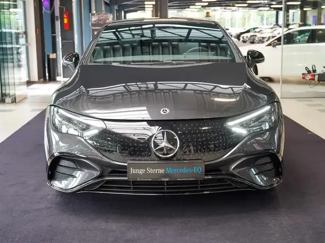 Mercedes-Benz EQE 300