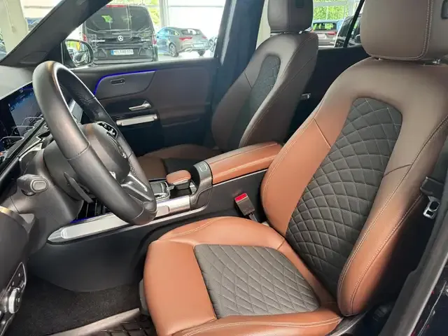 Mercedes-Benz GLB 220