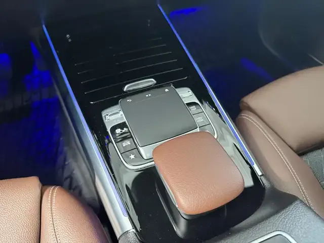 Mercedes-Benz GLB 220