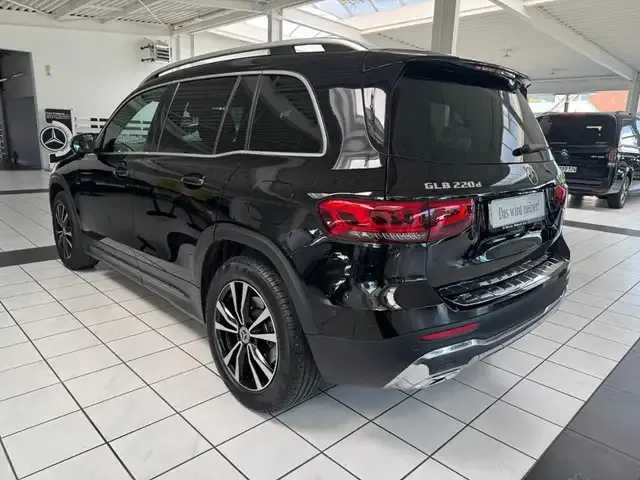 Mercedes-Benz GLB 220