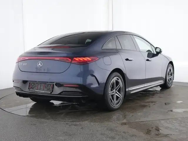 Mercedes-Benz EQE 300