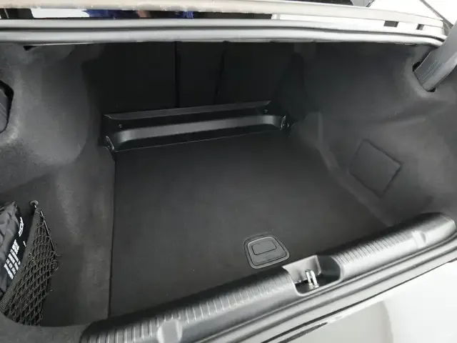 Mercedes-Benz EQE 300