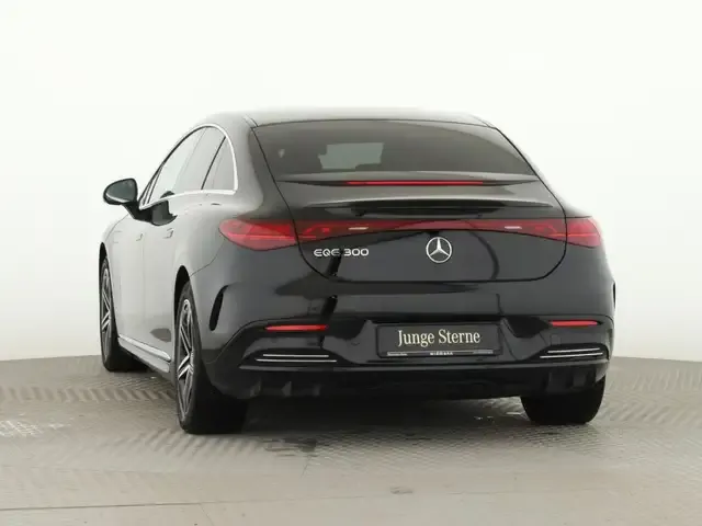 Mercedes-Benz EQE 300