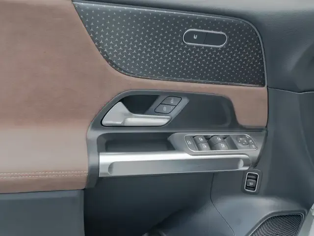 Mercedes-Benz GLB 220