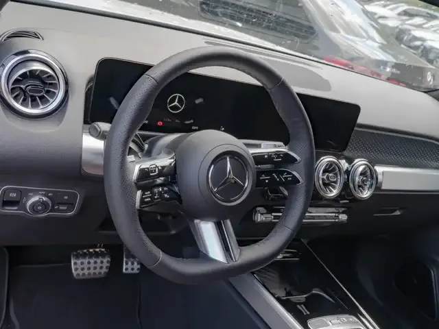 Mercedes-Benz GLB 220