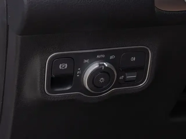 Mercedes-Benz GLB 220