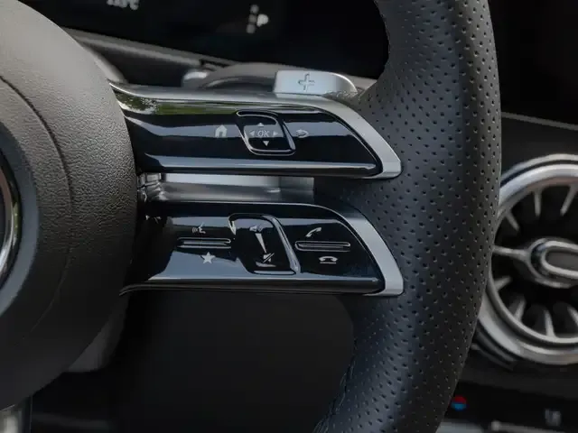 Mercedes-Benz GLB 220