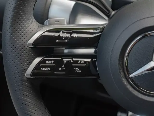 Mercedes-Benz GLB 220