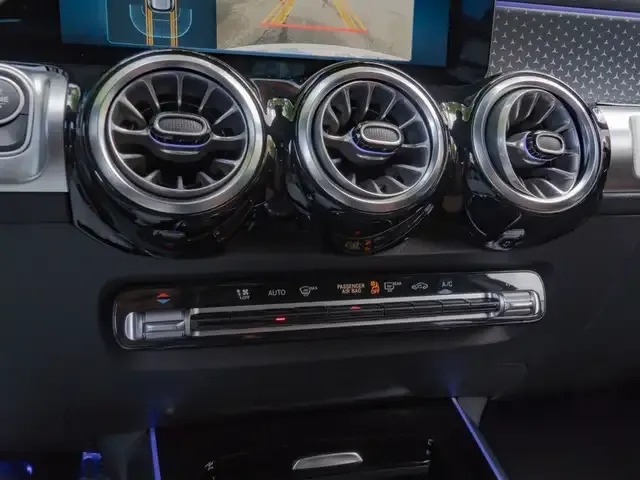 Mercedes-Benz GLB 220