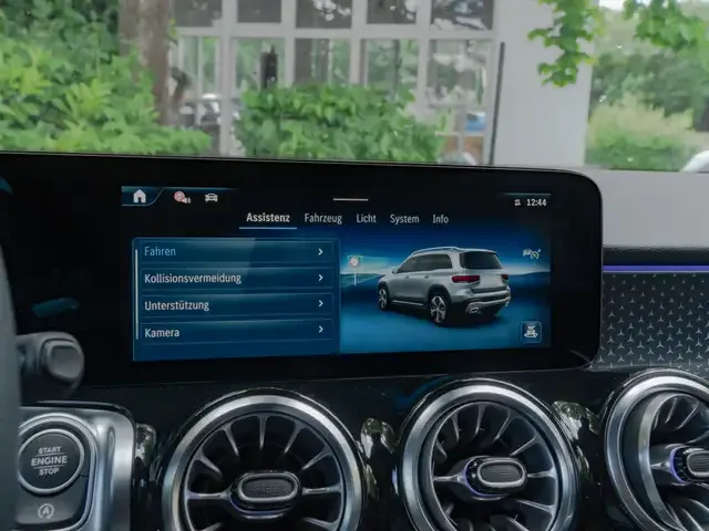 Mercedes-Benz GLB 220