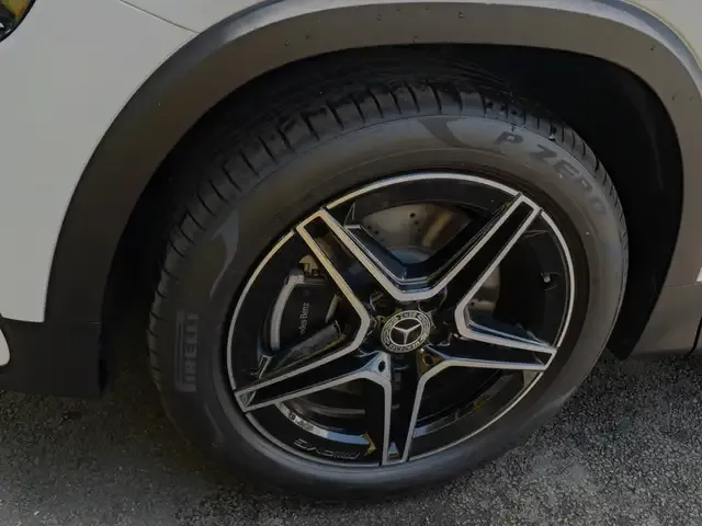 Mercedes-Benz GLB 220