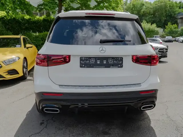Mercedes-Benz GLB 220