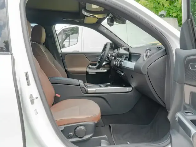Mercedes-Benz GLB 220