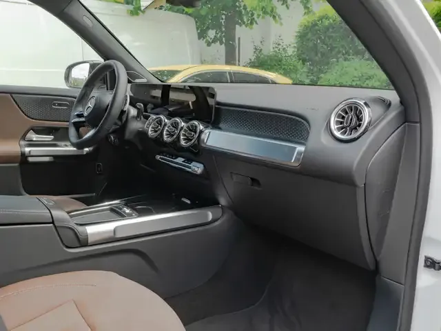 Mercedes-Benz GLB 220