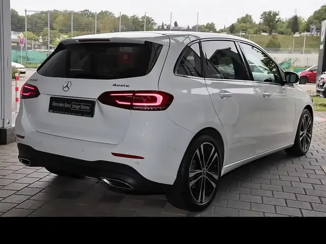 Mercedes-Benz B 220