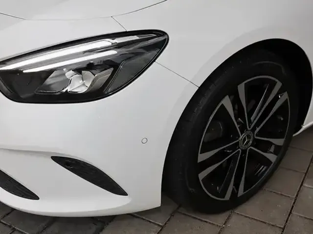 Mercedes-Benz B 220