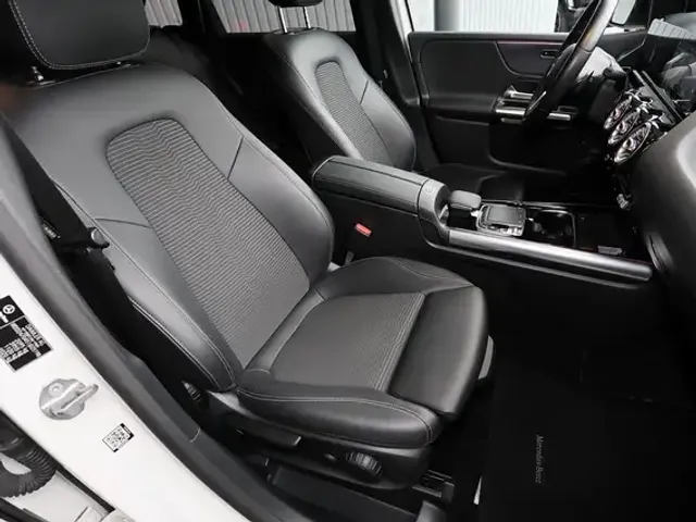 Mercedes-Benz B 220