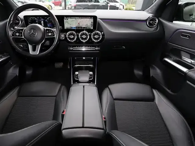 Mercedes-Benz B 220