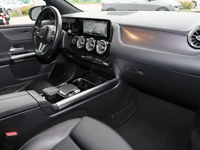 Mercedes-Benz B 220